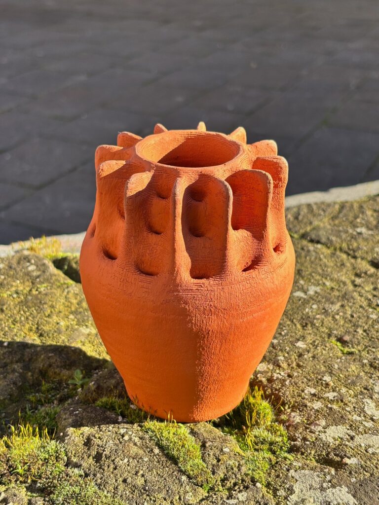 Poya — Vases