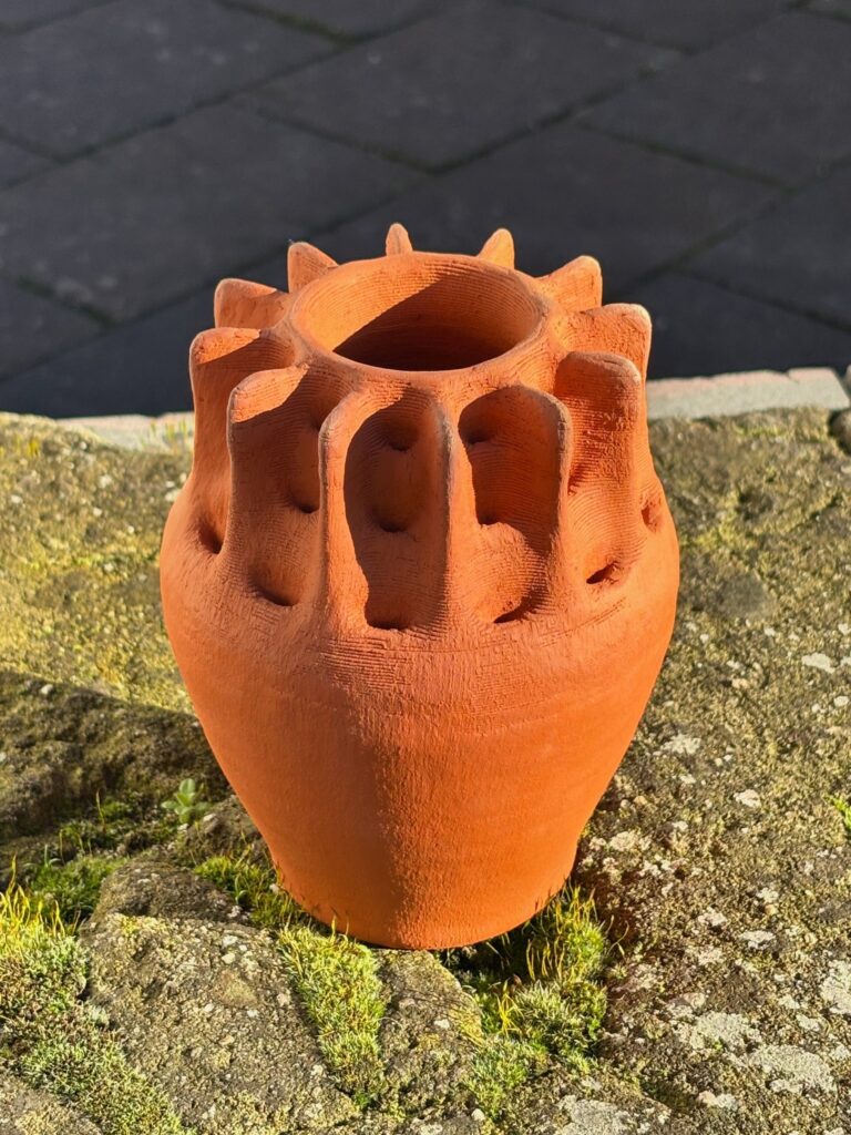Poya — Vases