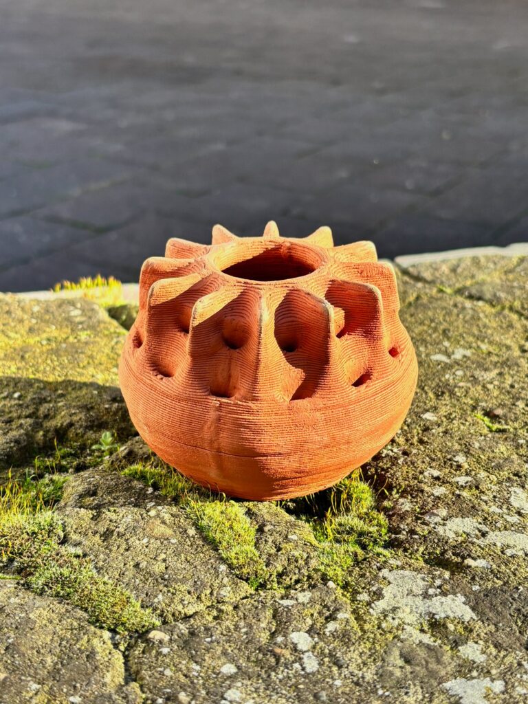 Poya — Vases